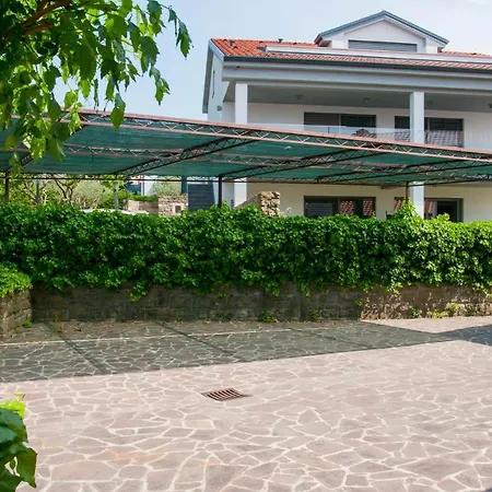 Beautiful With Picturesque View And Free Parking Apartmán *