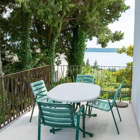 Beautiful With Picturesque View And Free Parking