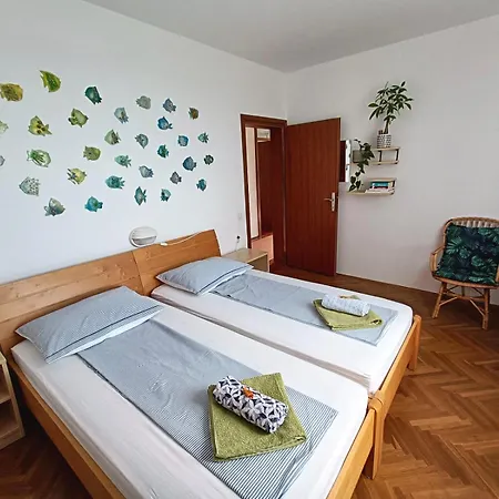 Beautiful With Picturesque View And Free Parking *