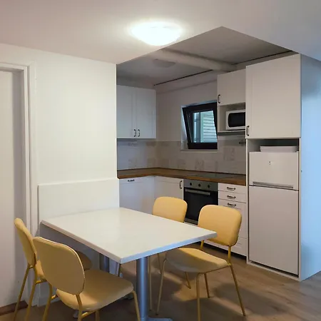 Apartments With Sea View, Terrace And Free Parking Apartment *