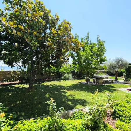 Apartment With Sea View, Terrace And Free Parking