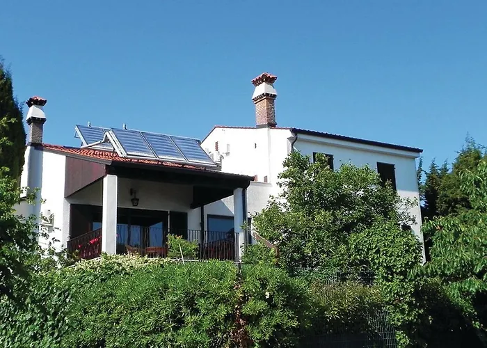 Beautiful With Picturesque View And Free Parking 포르토로즈