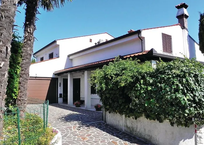 Beautiful With Picturesque View And Free Parking 포르토로즈