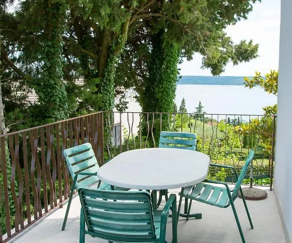 Beautiful With Picturesque View And Free Parking