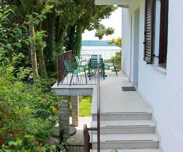 Beautiful With Picturesque View And Free Parking 포르토로즈