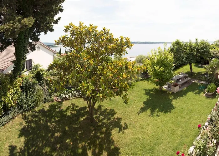 Beautiful With Picturesque View And Free Parking 포르토로즈