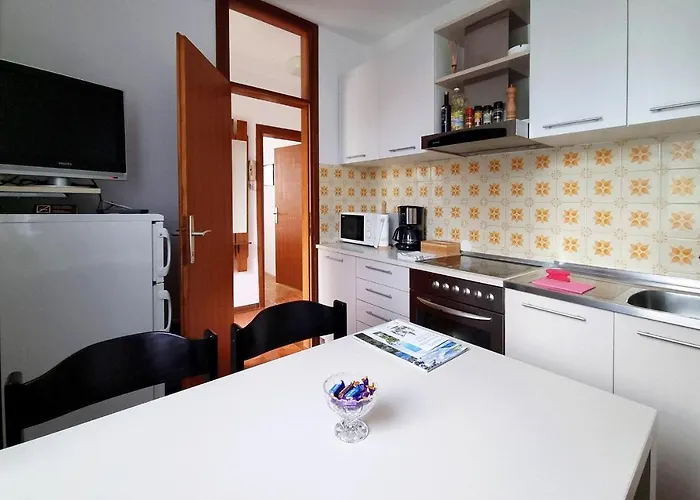 Beautiful With Picturesque View And Free Parking 아파트